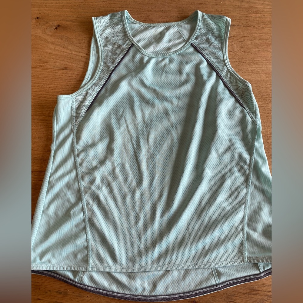 Light Green Sleeveless Athletic Top Women’s‎ Large Preloved